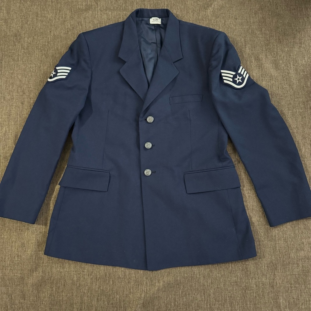 COAT, MAN'S, AIR FORCE BLUE, 3 BUTTON, SIZE: 43R, NSN: 8405013974073